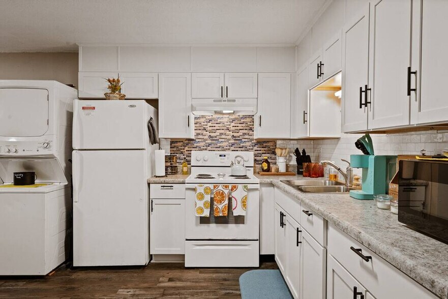 Building Photo - 2001 N 61st Ave