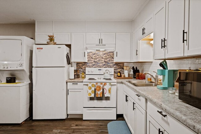 Building Photo - 2001 N 61st Ave