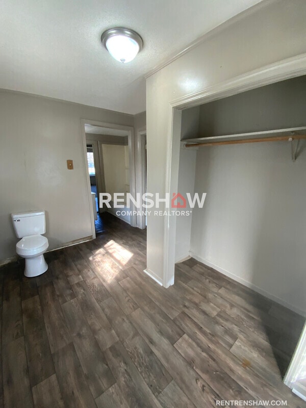 Building Photo - 318 Tulip St