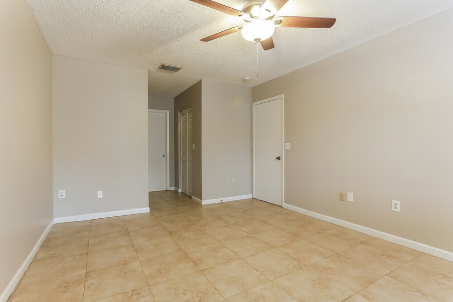 Building Photo - 40 NW 110th Ave