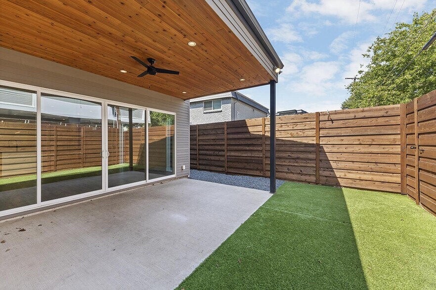 Building Photo - Modern design Oak Lawn townhouse by Inwood...