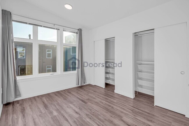 Building Photo - 2505 E Union St