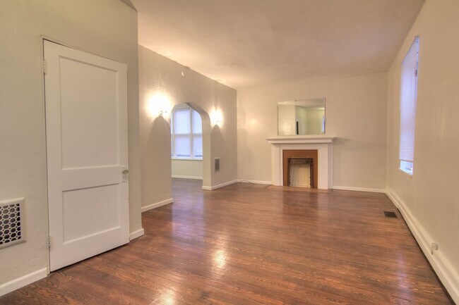 Building Photo - 3640 Gustine Ave