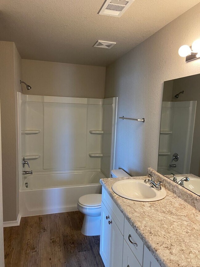 Building Photo - Pre-Leasing Now! Spacious Four Bedroom | Two Bathroom Home in Jonesboro