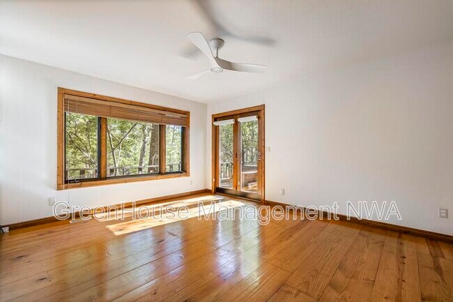 Building Photo - 8984 Falls Hollow Rd