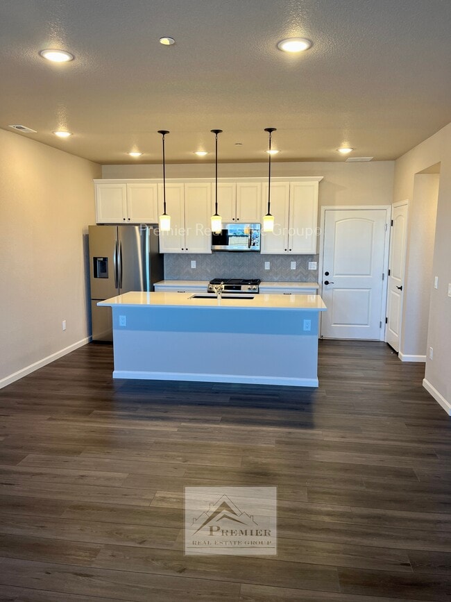 Building Photo - 1545 Spring Water Point