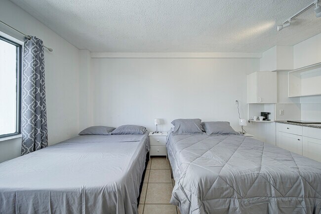 Building Photo - 6345 Collins Ave