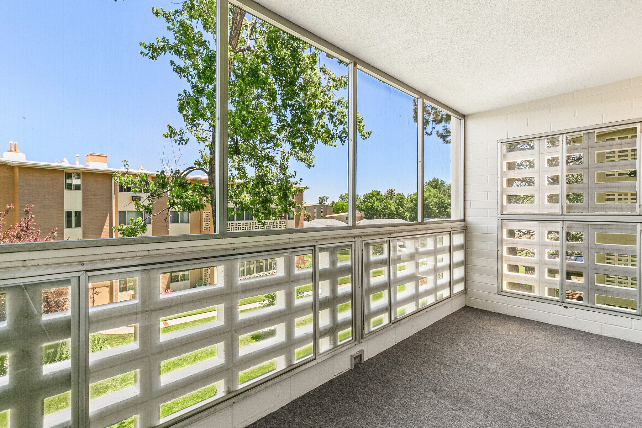 Building Photo - 725 S Alton Way