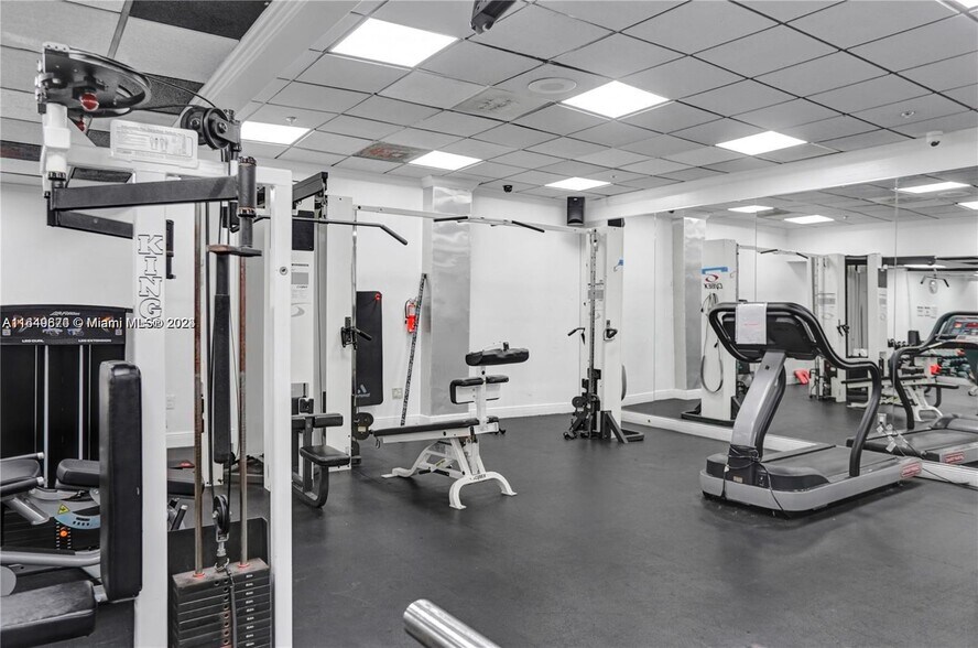 Building Photo - 555 NE 15th St