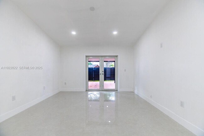 Building Photo - 5240 SW 139th Pl