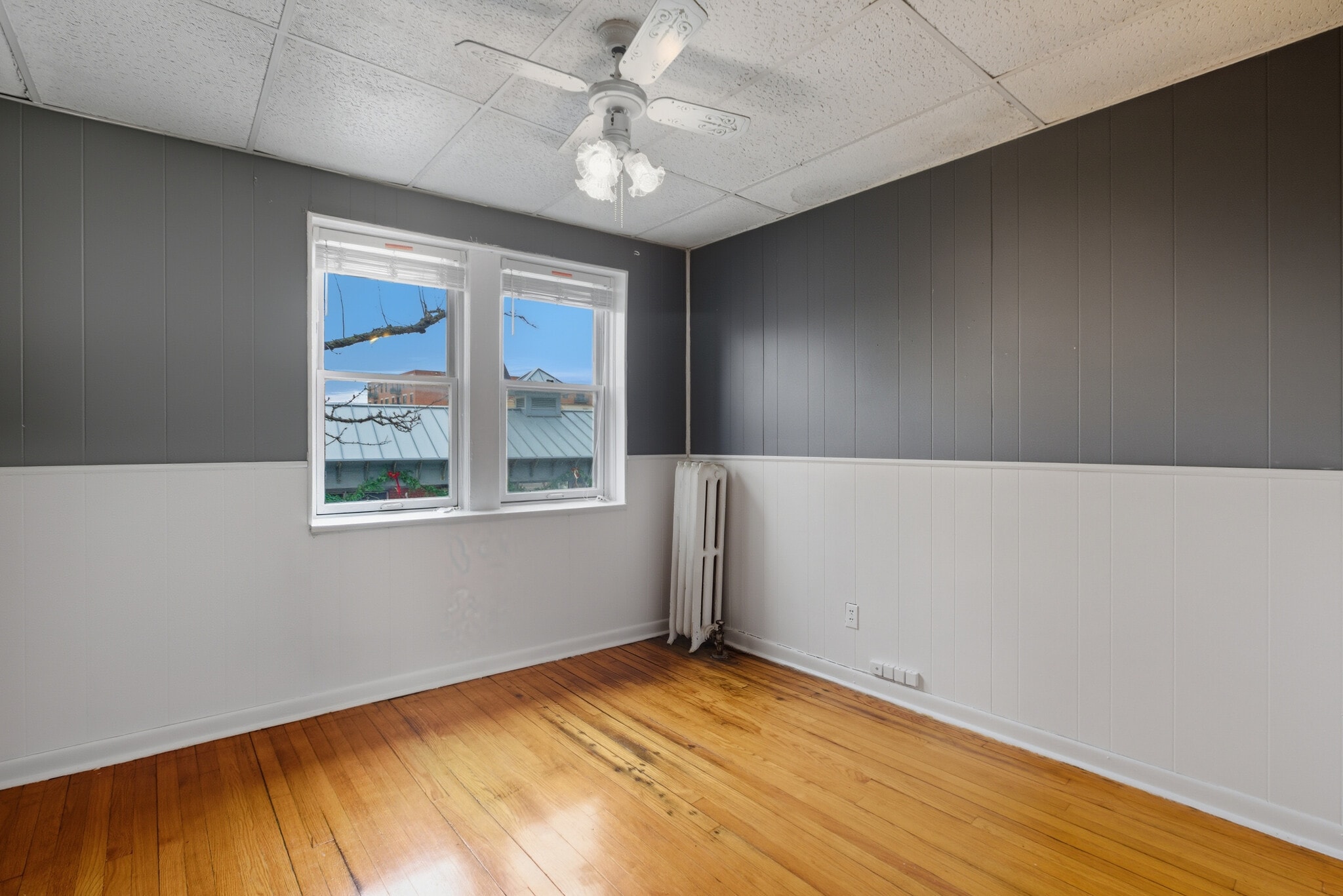 Building Photo - 117 W 1st St