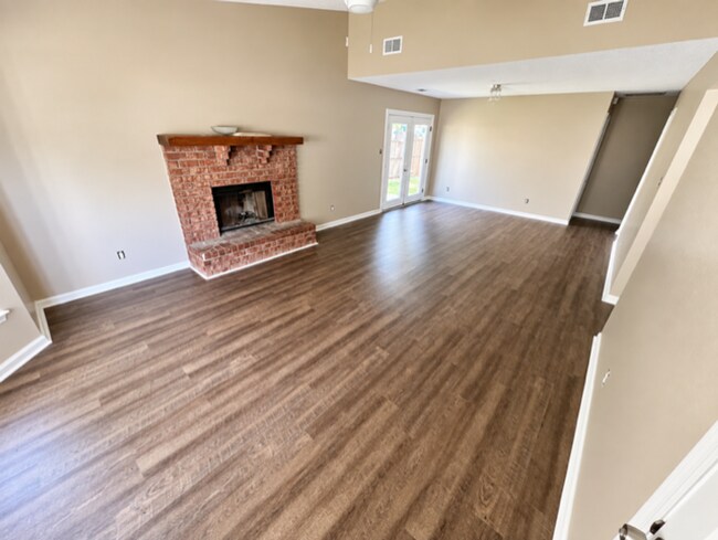 Building Photo - 23 Daveitta Dr
