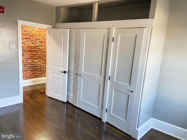 Building Photo - 190 W Lehigh Ave