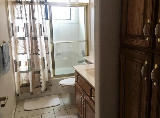 Building Photo - 561 Ridgeview Dr