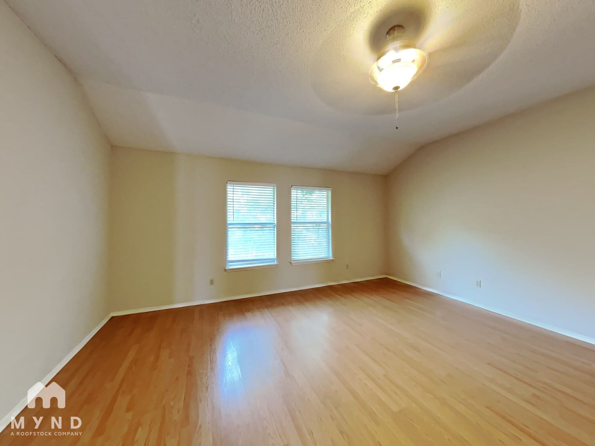 Building Photo - 3205 Meadowview Dr