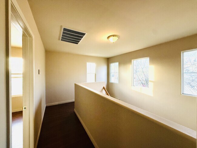 Building Photo - 1304 Torulosa Dr