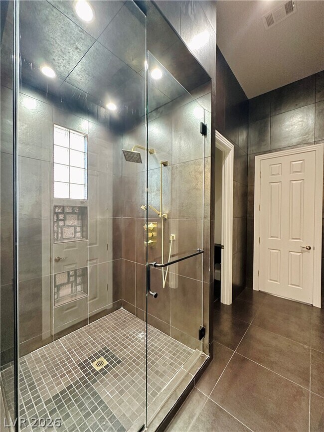 Building Photo - 2025 Grouse St