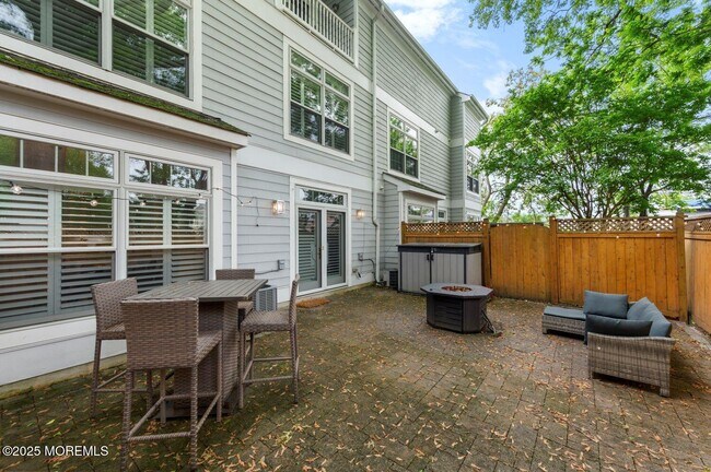 Building Photo - J162 Main St