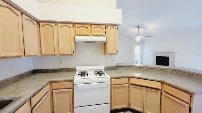 Building Photo - Recently painted 4 bedroom, 3 bath home in...