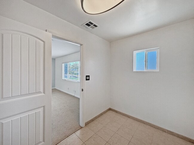 Building Photo - Charming & Spacious 4BD/3BA House in Allie...