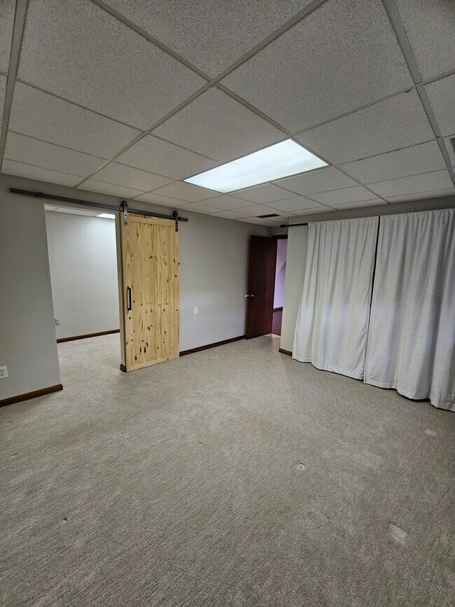 Building Photo - Remarkable 5 Bedroom Home For Rent in Mentor