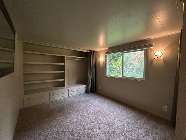 Building Photo - Stunning Views! Secluded 2 Bed, 1 Bath Gem!