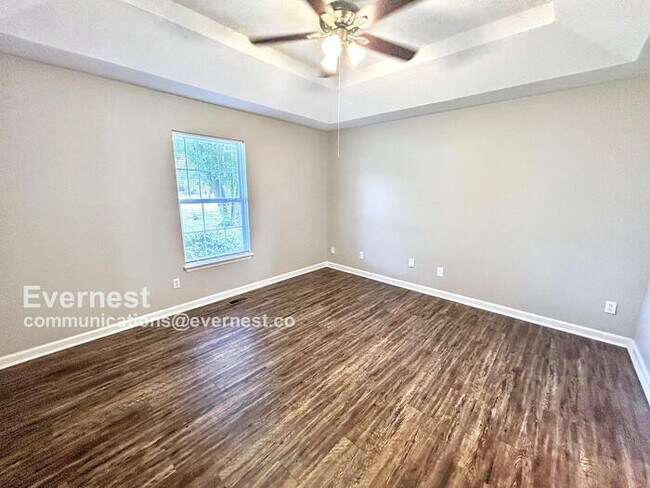 Building Photo - 7614 Greenway Dr