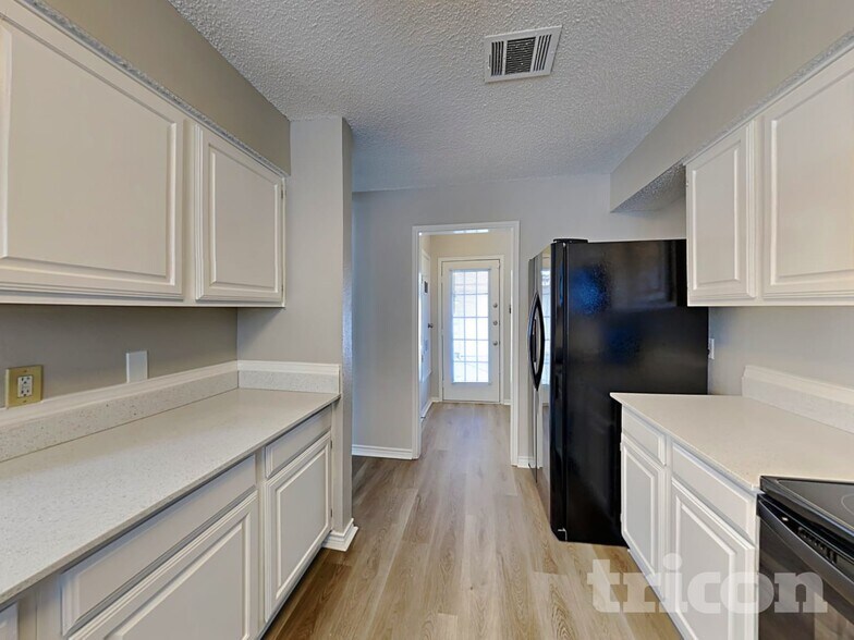 Building Photo - 2758 Briar Hill Dr