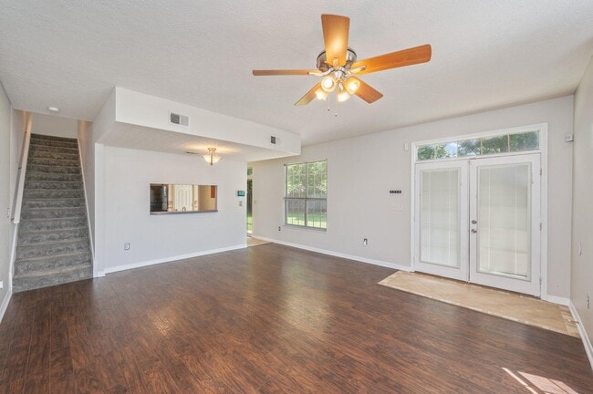 Building Photo - 17 Chatelaine Cir SE