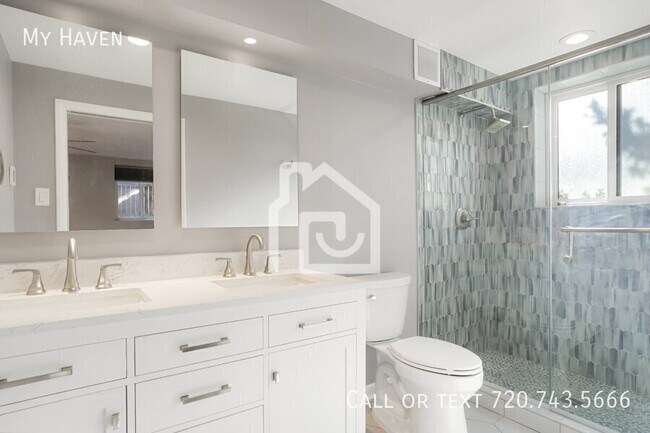 Building Photo - 2061 S Wolff St