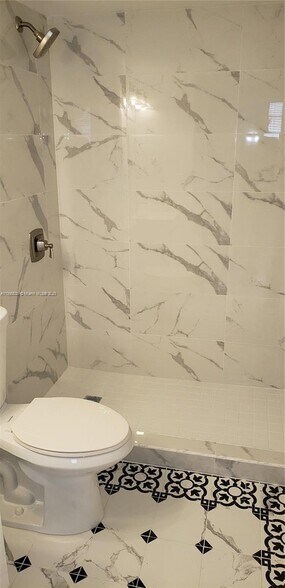 Building Photo - 1673 Bay Rd