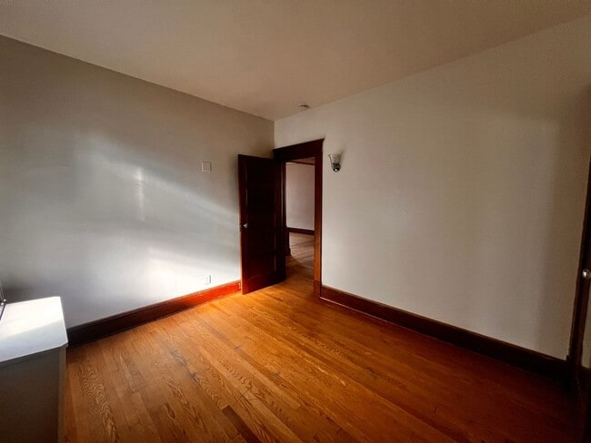 Building Photo - 64 Summit Ave