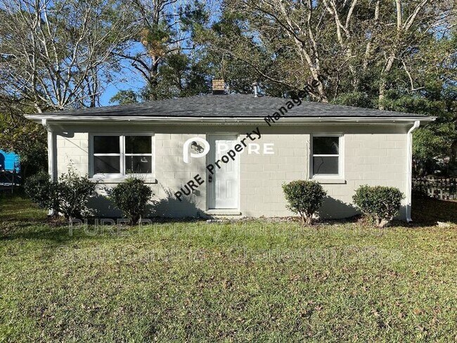Building Photo - 1612 Acacia St
