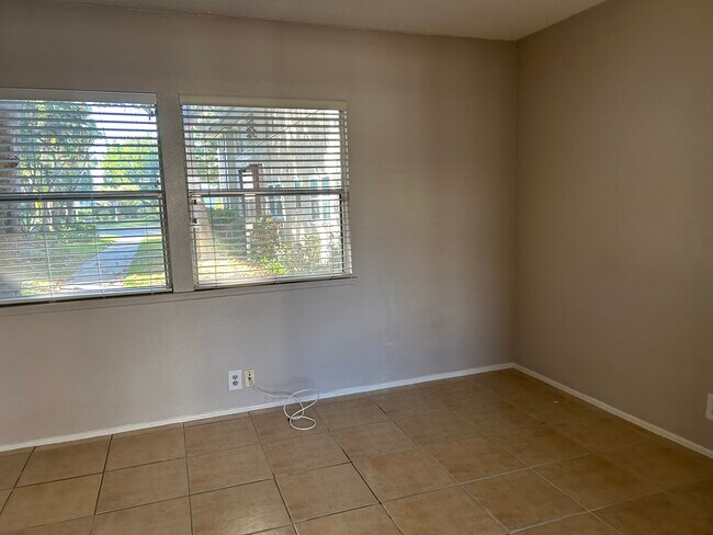 Building Photo - 3604 Kalsman Dr