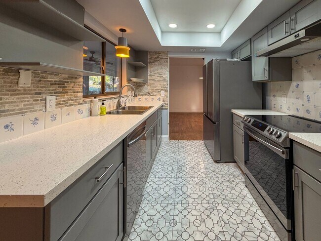 Building Photo - Pet Friendly 3BR/2BA House in Desirable Turkey Creek