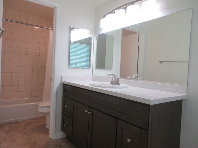 Building Photo - Beautiful updated 1-story home in Northridge