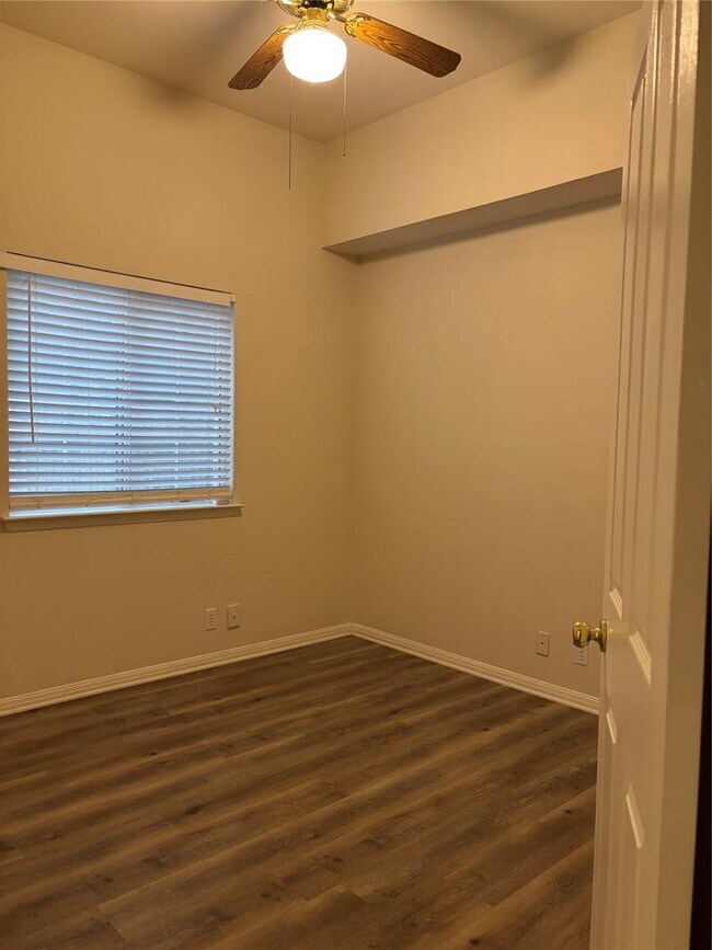 Building Photo - 4500 Abelia Dr