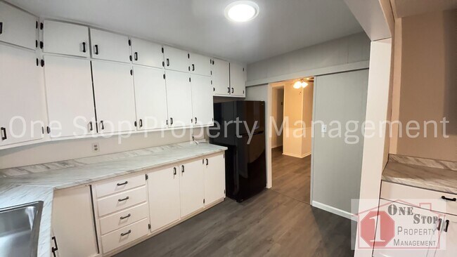 Building Photo - 5714 NE 49th St