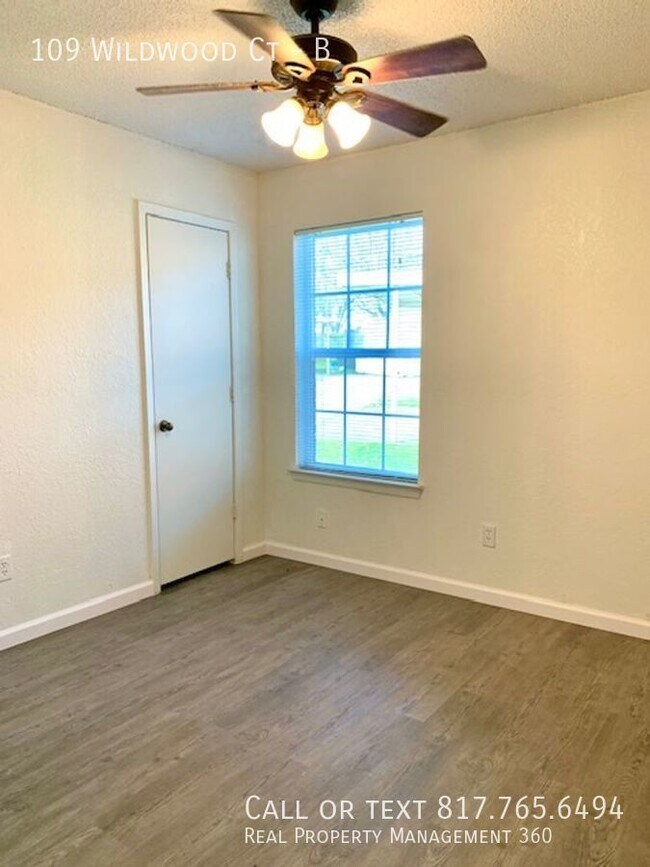 Building Photo - Close to downtown Grapevine