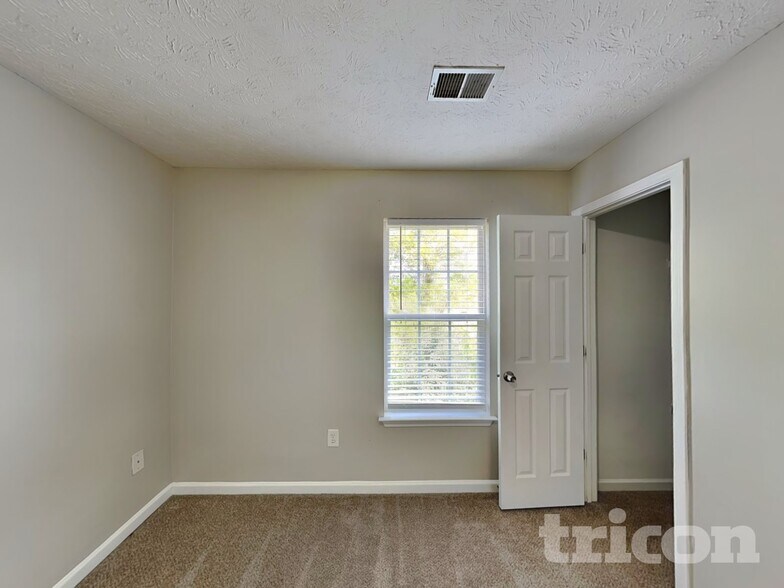 Building Photo - 103 Dumaine St