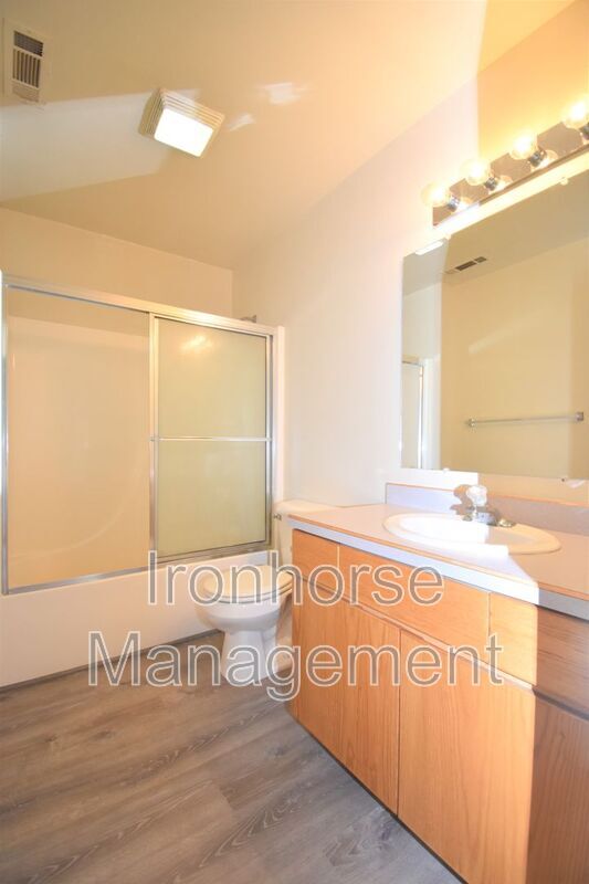 Building Photo - 509 Hunters Way
