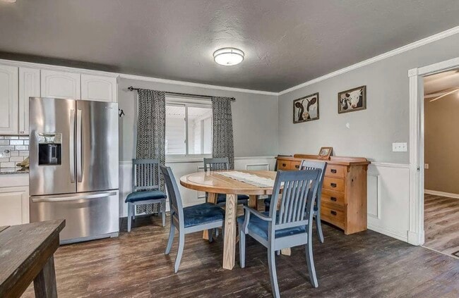 Building Photo - 1001 N Skyline St