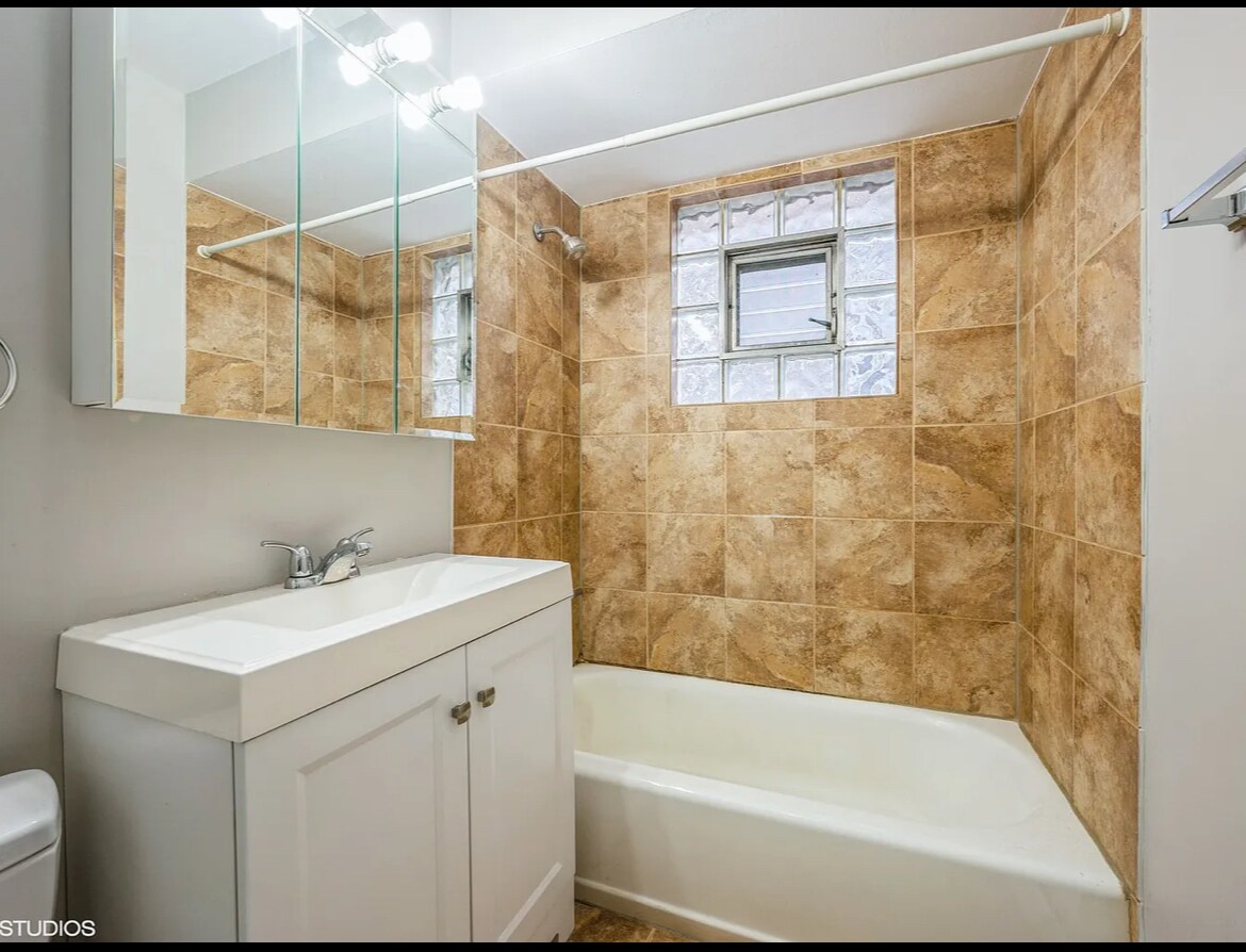 Building Photo - 2336 N Commonwealth Ave