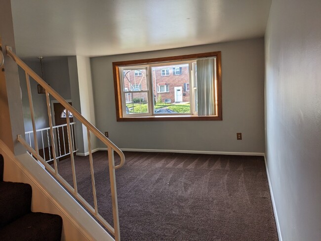 Building Photo - 983 Regina Dr