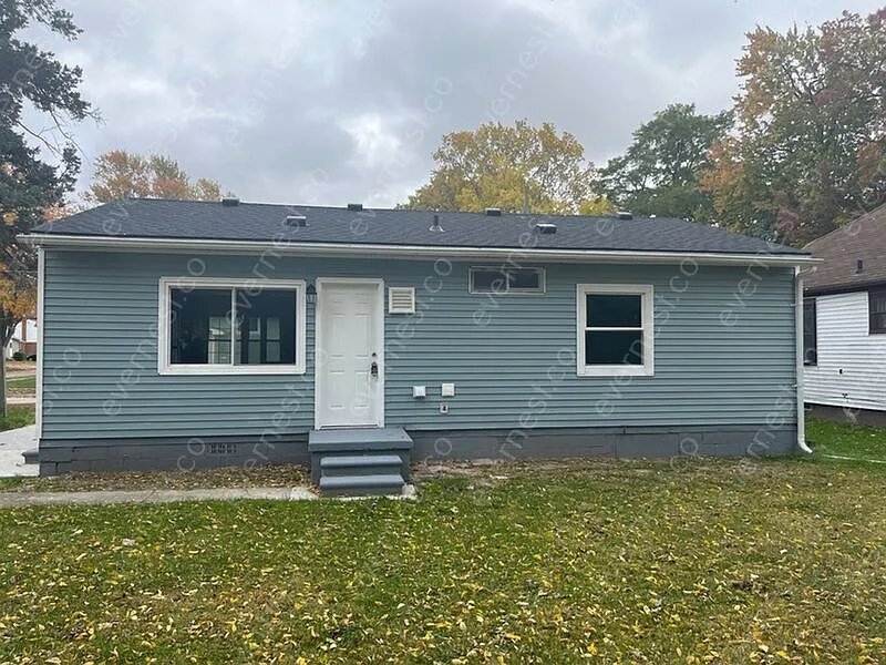 Building Photo - 164 Burr St