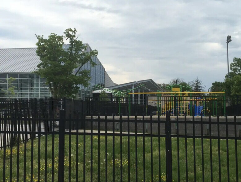 Building Photo - 1136 45th St NE