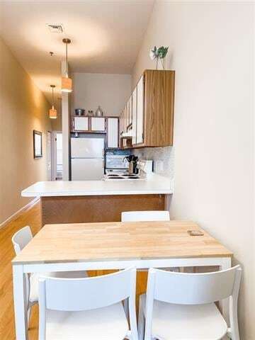 Building Photo - 420 Monroe St