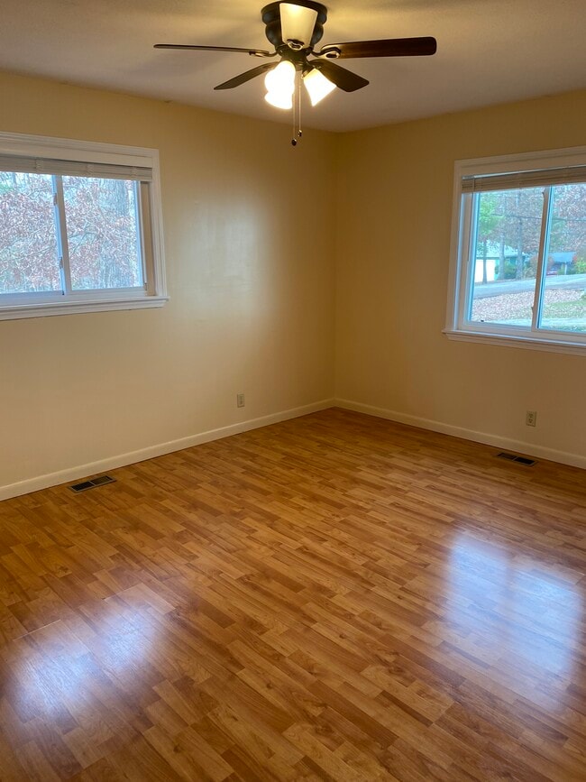 Building Photo - 313 St George Dr