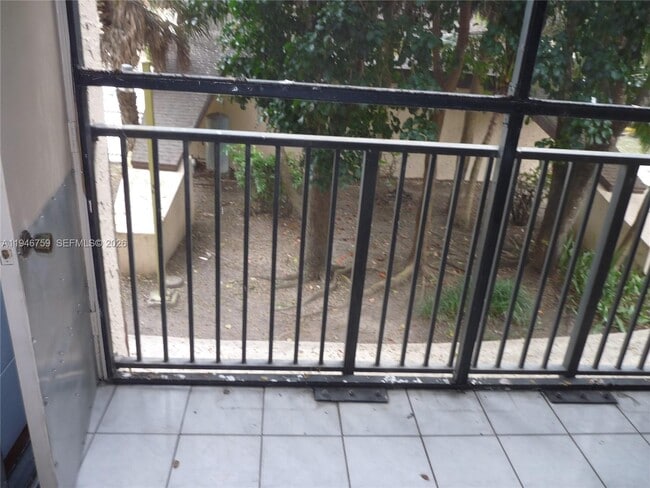 Building Photo - 14301 N Kendall Dr