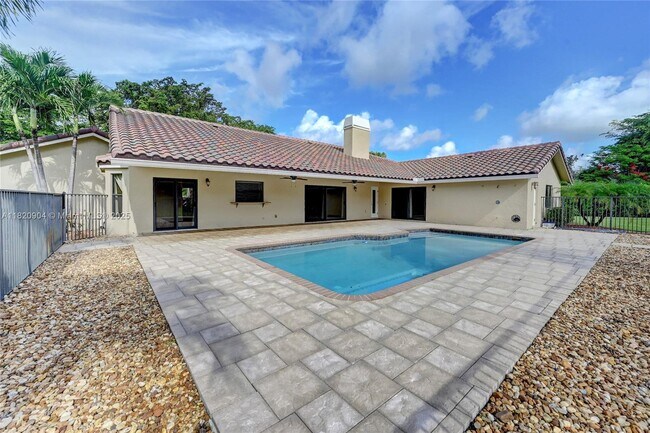 Building Photo - 7120 Hialeah Ln